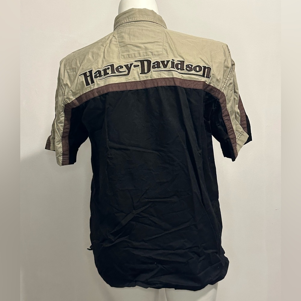 Men’s Harley Davidson short sleeve button up shirt. Size large.